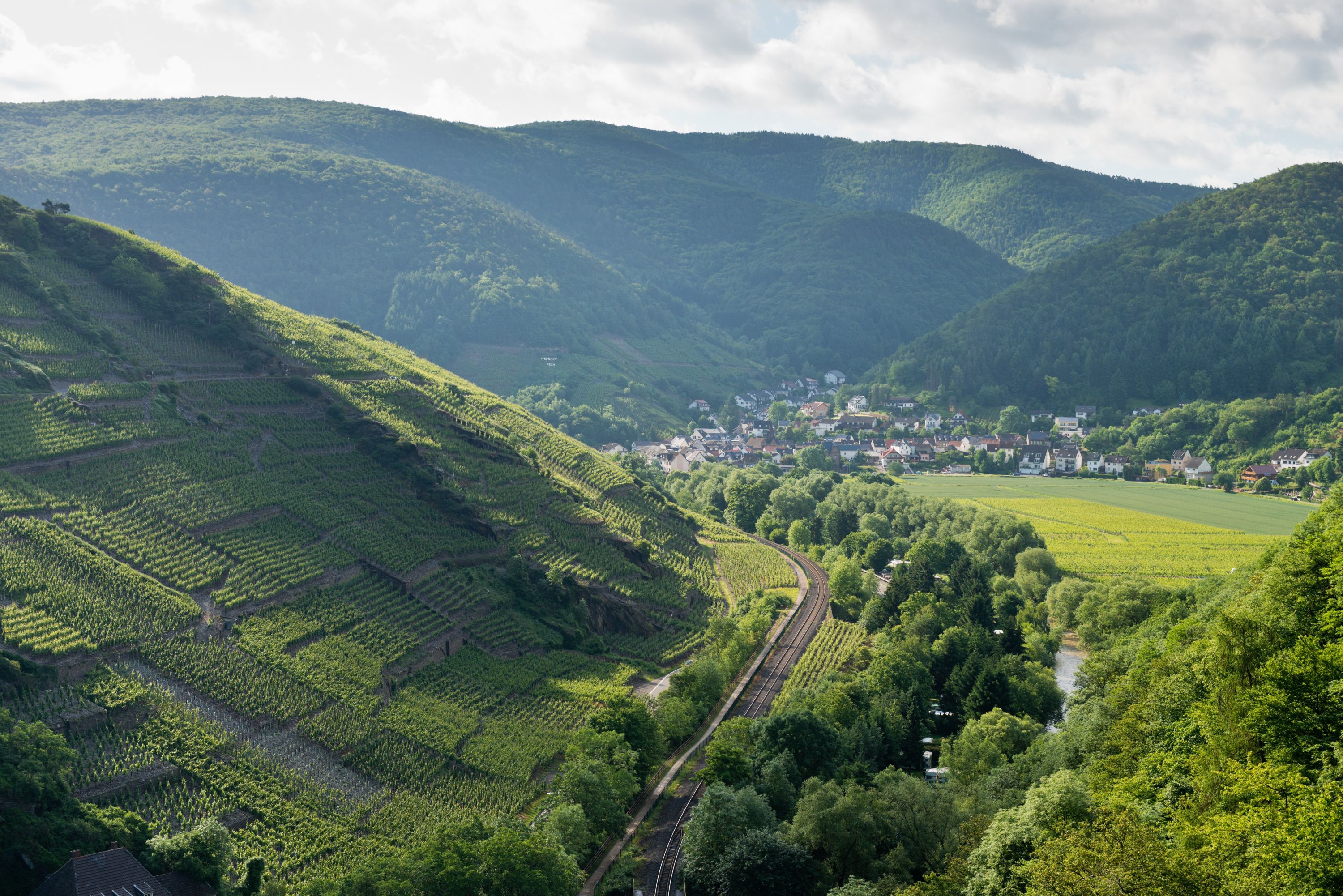Blick von der Saffenburg nach Rech