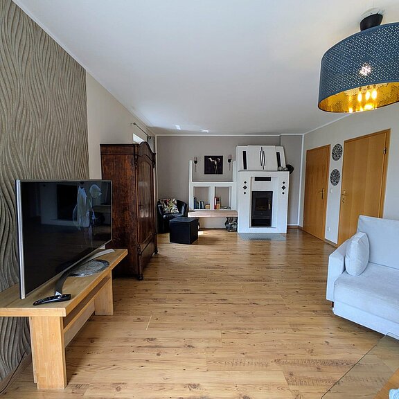 Wohnzimmer mit Kamin