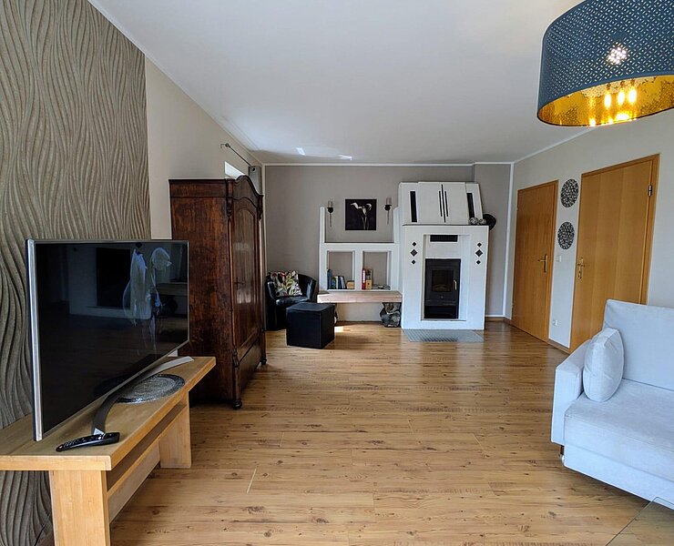 Wohnzimmer mit Kamin