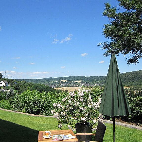 Blick ins Ahrtal nach Bodendorf
