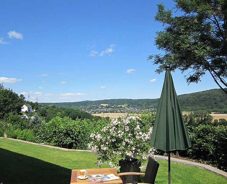 Blick ins Ahrtal nach Bodendorf