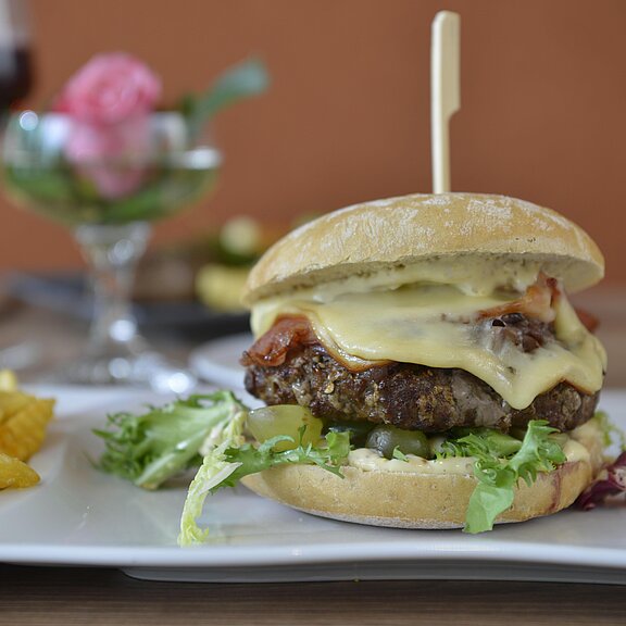 Winzerburger mit Raeucherkaese