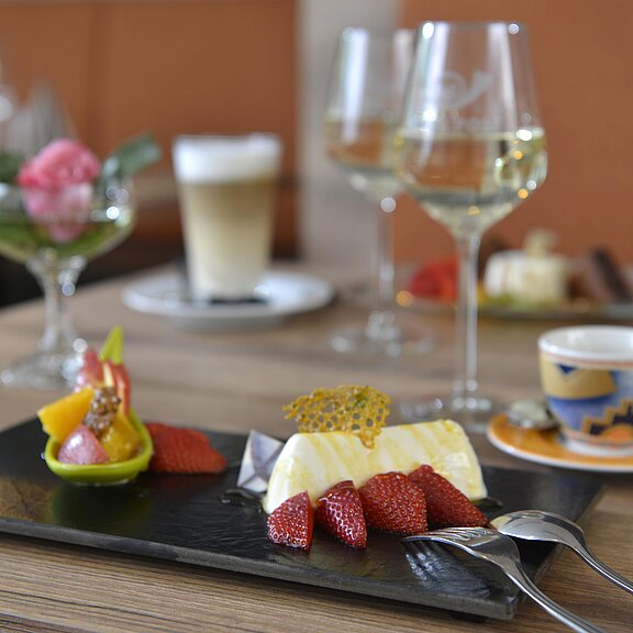 Panna Cotta mit frischen Früchten