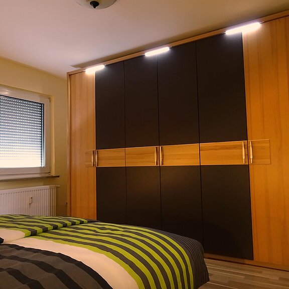 Schlazimmer Schrank