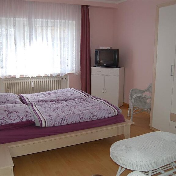 Schlafzimmer gross 1