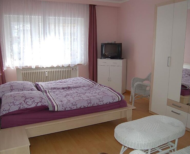 Schlafzimmer gross 1