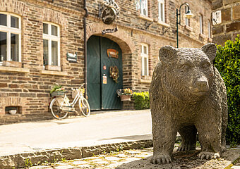 Bärenstatue in Rech