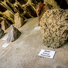 Steinesammlung im Boxenstop bei Müsch