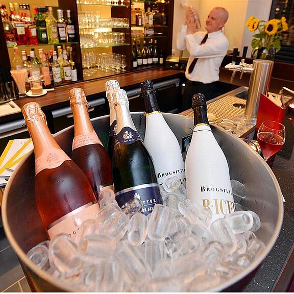 13.1-Brogsitter-Romantik-Hotel-Bar