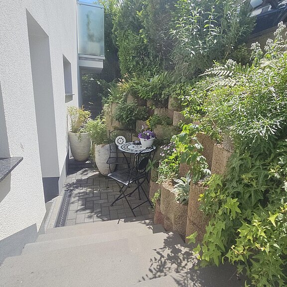 20250526SitzeckeKräutergarten