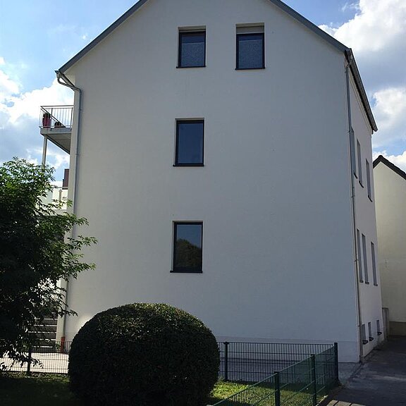 Hausansicht seitlich von der Kreuzstr.