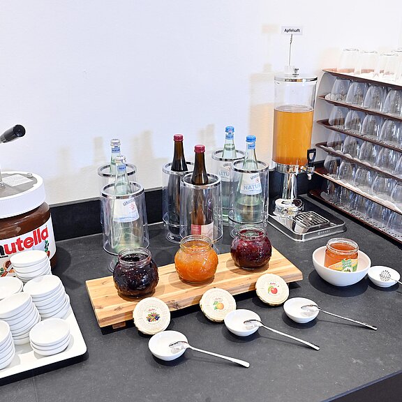 Auswahl Aufstrich/ Getränke zum Frühstück