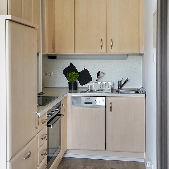 Komplette Küche mit Kaffeebar