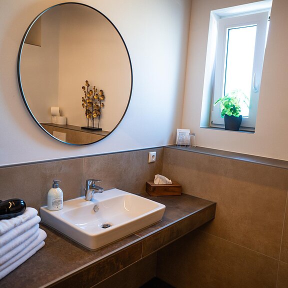 Eifel DZ Badezimmer Landhotel Ewerts