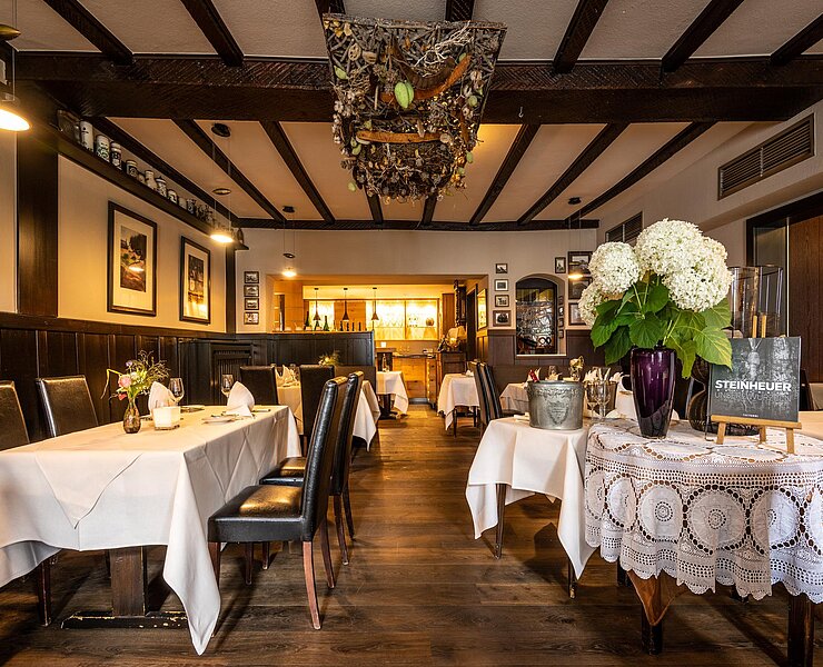 Innerhalb von unserer großen Raumgaststätte