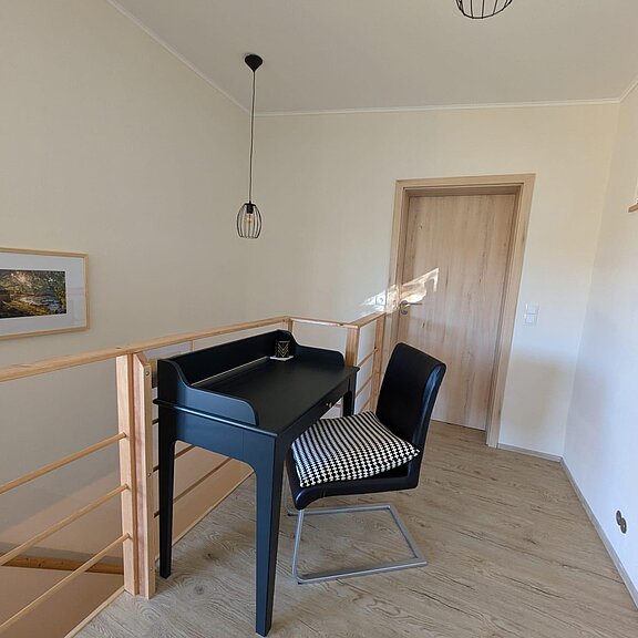 Empore mit Schreibtisch