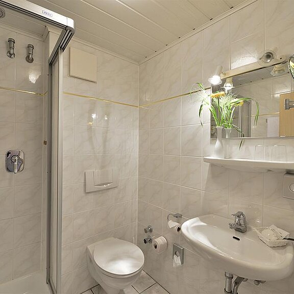 Hotelzur-Post.de-Altenahr-ahrtal-zimmer-Badezimmer