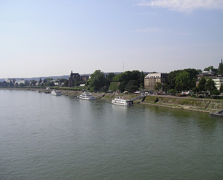 Blick von der Kennedybrücke zur Bonner Altstadt