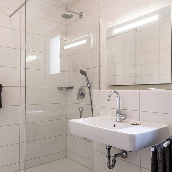 Doppelzimmer Gästehaus - Bad