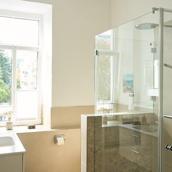 qo9xH8SrwrXQFAbhWQ1L