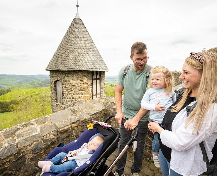 Familienausflug Burgruine Nürburg