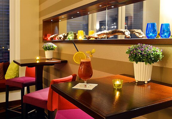 12-Brogsitter-Romantik-Hotel-Bar