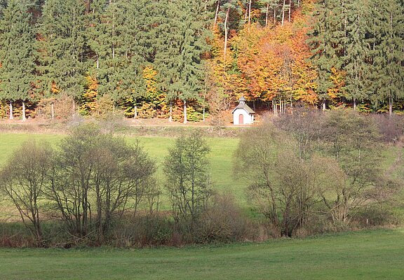 Kapelle Müllenwirft im Herbst