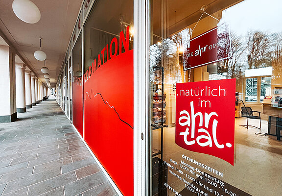 Tourist-Information Bad Neuenahr in Bad Neuenahr-Ahrweiler bietet persönliche Beratung und Service für Ahrtal-Besucher.