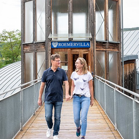 Am Eingang zum Museum Roemervilla in Ahrweiler