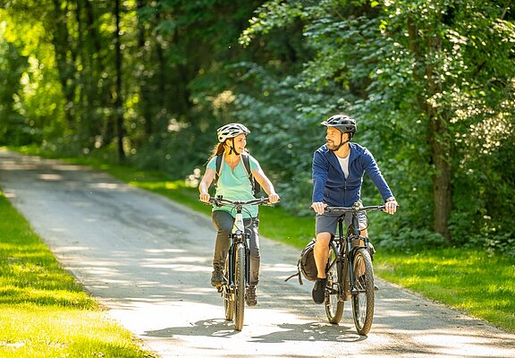 Radler auf dem Ahr-Radweg
