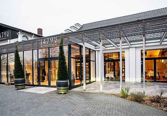 Weingut Nelles in Bad Neuenahr-Ahrweiler bietet Weinverkauf, Beratung, Weinstube, Vinothek und Online-Shop.