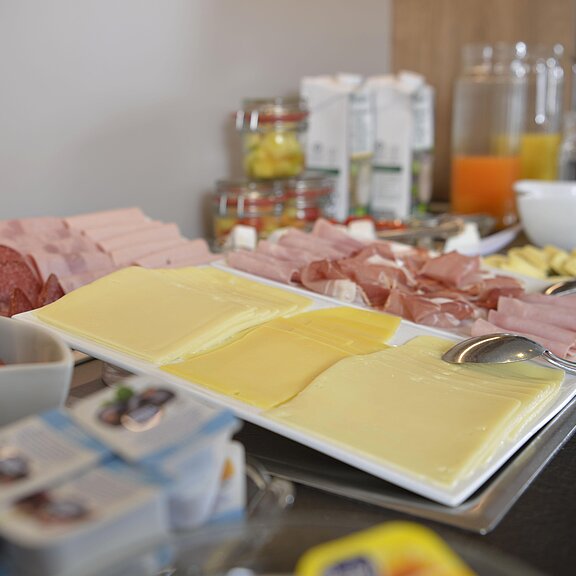 Kaeseauswahl beim Fruehstueck