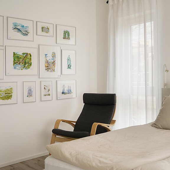 Schlafzimmer mit Doppelbett (OG)