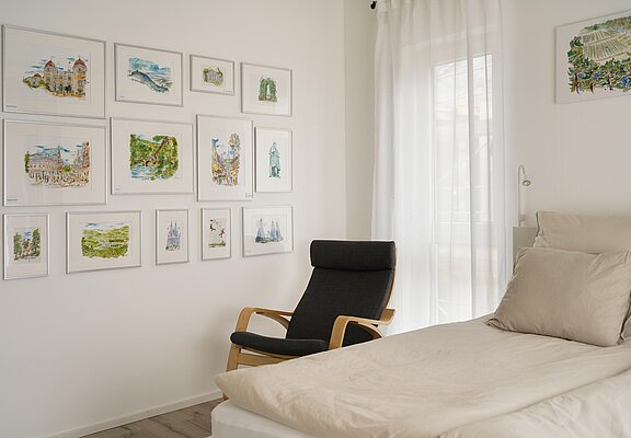 Schlafzimmer mit Doppelbett (OG)