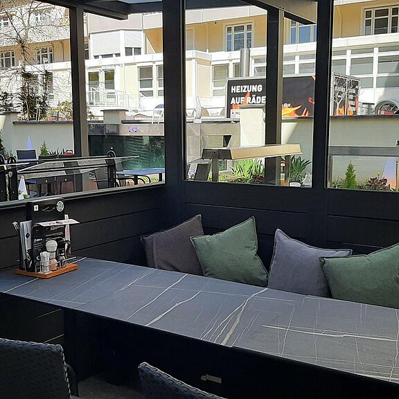 gesonderte Nichtraucher Lounge (Außenbereich)