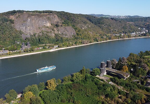 Sicht auf den Rhein mit Erpeler Ley im Hintergrund