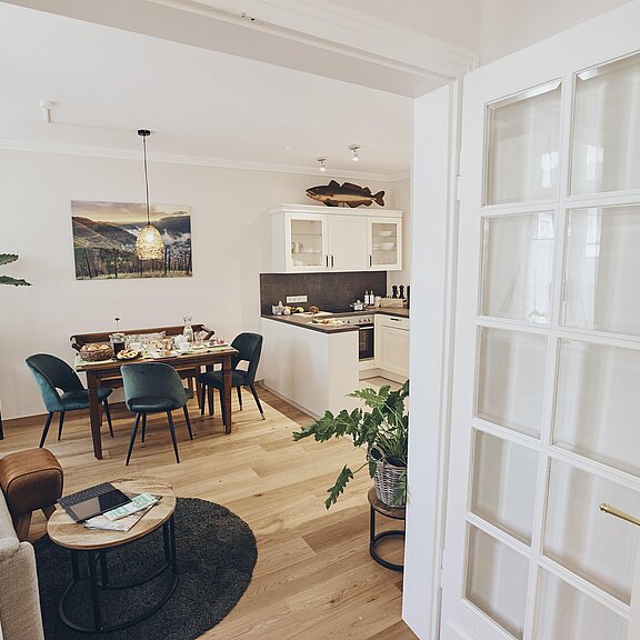 Esszimmer und Küche Wohnung Kastanie