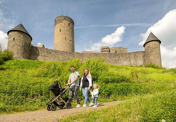 Familienbesuch Burgruine Nürburg mit Aussichtsturm