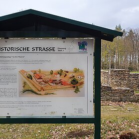 Schautafel an der römischen Eisenverhüttungsanlage