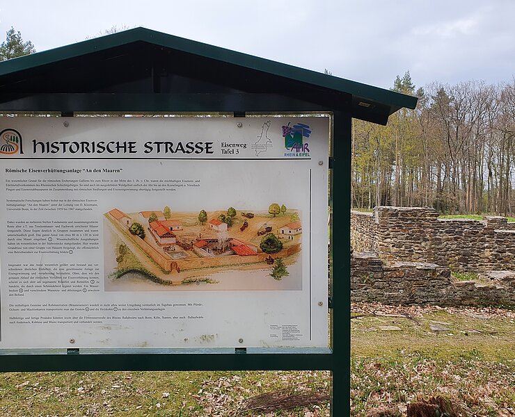 Schautafel an der römischen Eisenverhüttungsanlage