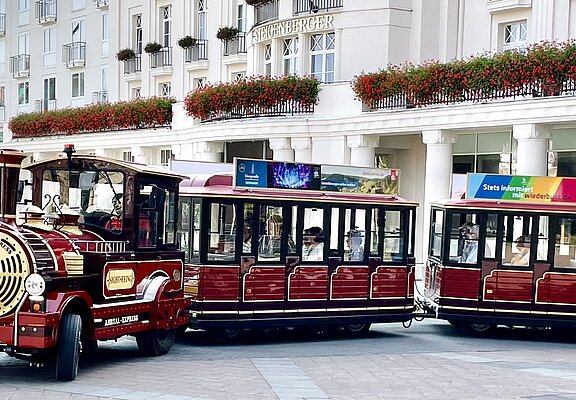 Der Ahrtal-Express bietet in Bad Neuenahr-Ahrweiler gemütliche Rundfahrten zu den schönsten Attraktionen der Region.